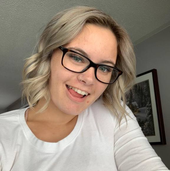 Meet your Posher, Taylor - Picture 1 of 1